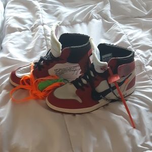 10.5 Chicago colorway air Jordan 1s off white